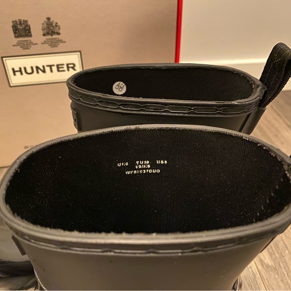 Hunter Refined Low Heel Biker Boots Gloss Duo - Picture 4 of 5